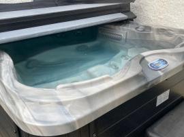 4 BR Holiday Home Steps from Keswick Town Centre，凱西克的飯店