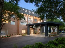 Courtyard Lafayette Airport، فندق في لافاييت