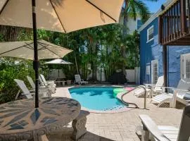 AMI Condo With Pool, Walk to Beach, Bars, Restaurants and Fishing!
