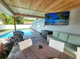 Serenity by the Sea! Cozy pool home with putting green & fire pit!