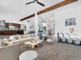 Prime Location! Hidden Oasis 4 BR 10 min to Strip