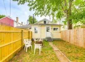 Dog-Friendly Dayton Home: 1 Mi to Downtown!, hotel em Dayton