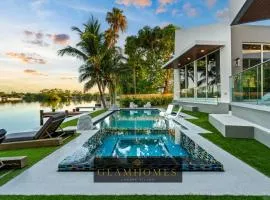 Waterfront Luxury Villa - Glamhomes