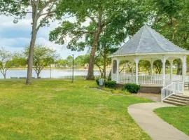 Walkable Barberton Apartment 9 Mi to Akron!