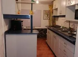 SE ARRIENDA 1 HABITACION CASA HUECHURABA, Villa Las Bandurrias