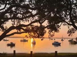 Hananui Lodge and Apartments