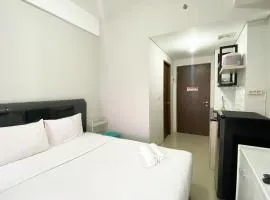 Homey and Warm Studio Transpark Juanda Bekasi Timur Apartment By Travelio