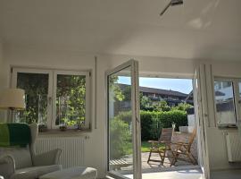 Charmantes Haus mit eigenem Garten, casa de campo em Prien am Chiemsee