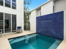 Saltbreeze - Laidback Poolside Living by the Canal