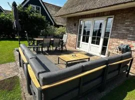 Beachvilla it Langezand - Villa aan het vaarwater en vlakbij strand