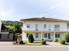Ferienwohnung Leni, hotel v destinaci Leiwen