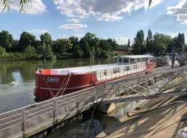 Péniche Design 115m2 Port Privé Vue Seine à 15min de Paris