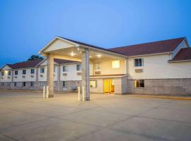 Days Inn by Wyndham Evansdale Waterloo, hotel in Evansdale
