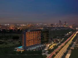 Hilton Gurugram Baani City Centre, отель в Гургаоне