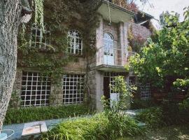 Artanish Guest House: Artanish şehrinde bir villa