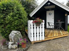Stunning Romantic Cabin close to Baltic see, hotel v destinaci Idestrup