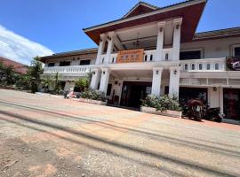 ShuYa Hotel 舒雅酒店, hotel with hot tubs in Luang Prabang