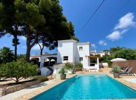 Casa Calma met nieuw zwembad en nabij zee, hotel in Jávea