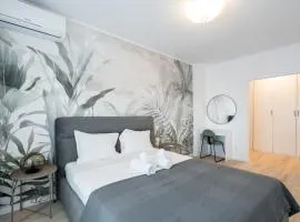 Majestic Apartments- with Parking