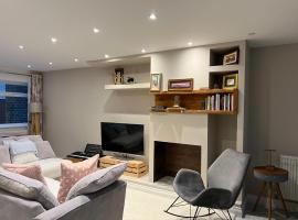 Modern and Cozy Retreat in Abingdon - Oxford- Sleeps 4 in a Quiet Location, hotel in Abingdon