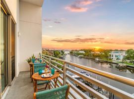 Resort Pool & Spa, Fitness Center, Pet Friendly, Waterfront Condo in Downtown!, hotel in Sarasota