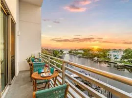 Resort Pool & Spa, Fitness Center, Pet Friendly, Waterfront Condo in Downtown!
