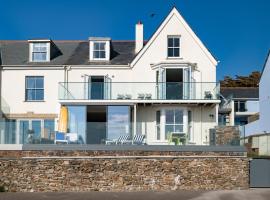 Atlantic View, North Cornwall seafront, 5* Gold, hotel a Polzeath