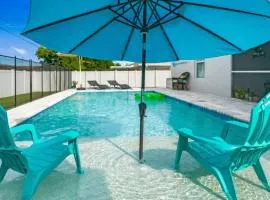 Twin Home with Amazing Pool in Downtown Cape