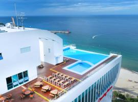SOTA SUITE Yangyang Granbay, hotel com piscina em Yangyang
