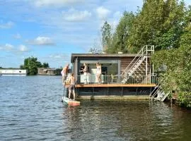 Houseboat PURE II
