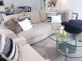 Tollymore Lodge, cabin in Newcastle