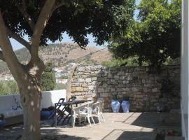A Crystal Clear House in Pyrgos, Heraklion Crete, hotel v destinaci Pírgos