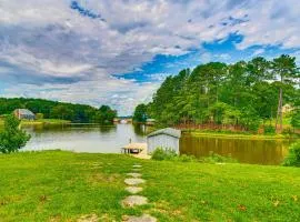 Private Island Getaway in Roanoke Rapids w/ Grill!