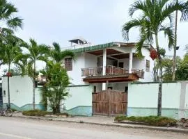 Casa 2 pisos cerca de la playa