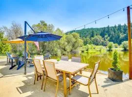 Southern Oregon Cabin Fire Pit and Private Pond!