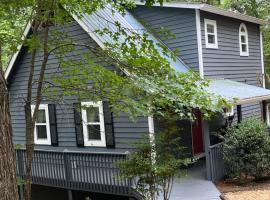 The Grindle Bridge Cabin, villa in Dahlonega