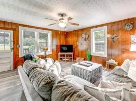 2 Mi to Ski Sapphire Pet-Friendly Cashiers Cabin