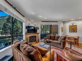 Palisades Condo - Walk to Ski Lift!，位于奥林匹克谷的分契式公寓