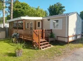 3 Bed - Sleeps 6 - Air-Con - Free Parking