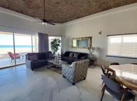 Spacious Villa 14 Beachfront