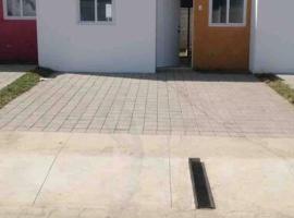 Tiny but cozy home in Santa Ana, Hotel in Santa Ana