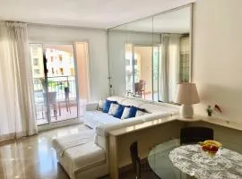 Monaco, elegant & quiet renovated apartment, in Fontvieille district, with terrace & pool, 15min walk to Port Hercule