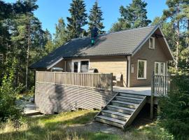 Skogsro heim i Båstad, Indre Østfold kommune, Østfold, hotel with hot tubs in Lund