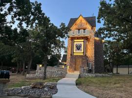 Unique Castle on the Lake, Hotel in Skiatook