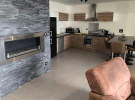 chez Julien, hotel v destinaci Chavot-Courcourt