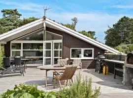 Nice Home In Sjællands Odde With Wifi