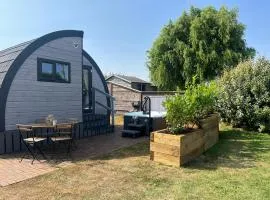 Windmill Glamping Pod with Hot tub - The Hideaway
