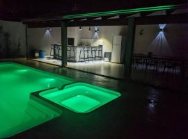 Casa de Temporada Uberaba com Piscina Aquecida, hotel v destinaci Uberaba