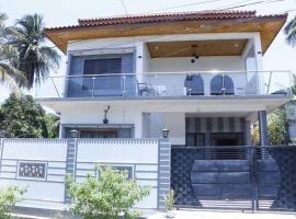 sky blue Villa, caba&ntilde;a o casa de campo en Trincomalee