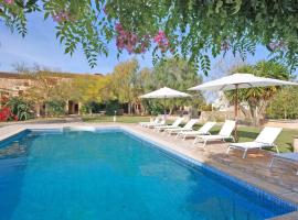 Agroturisme Rafal Nou, farm stay in Manacor